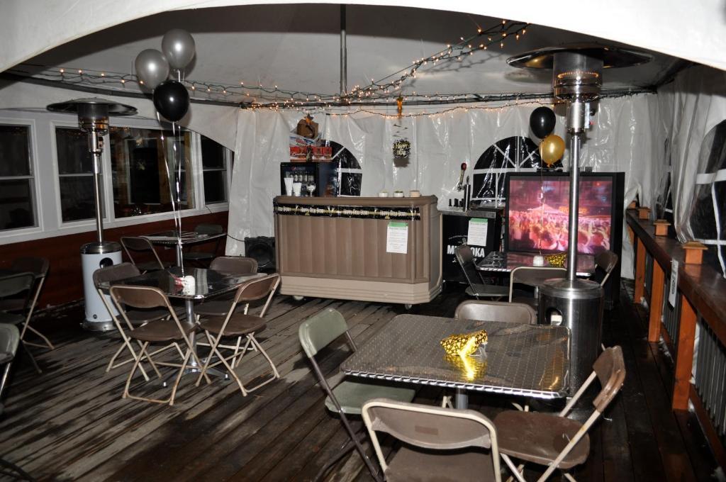 Red Umbrella Inn Minden Hills ภายนอก รูปภาพ